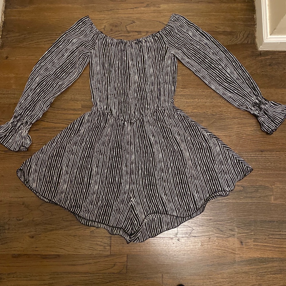 La’ Ven Black & White Off Shoulder Romper